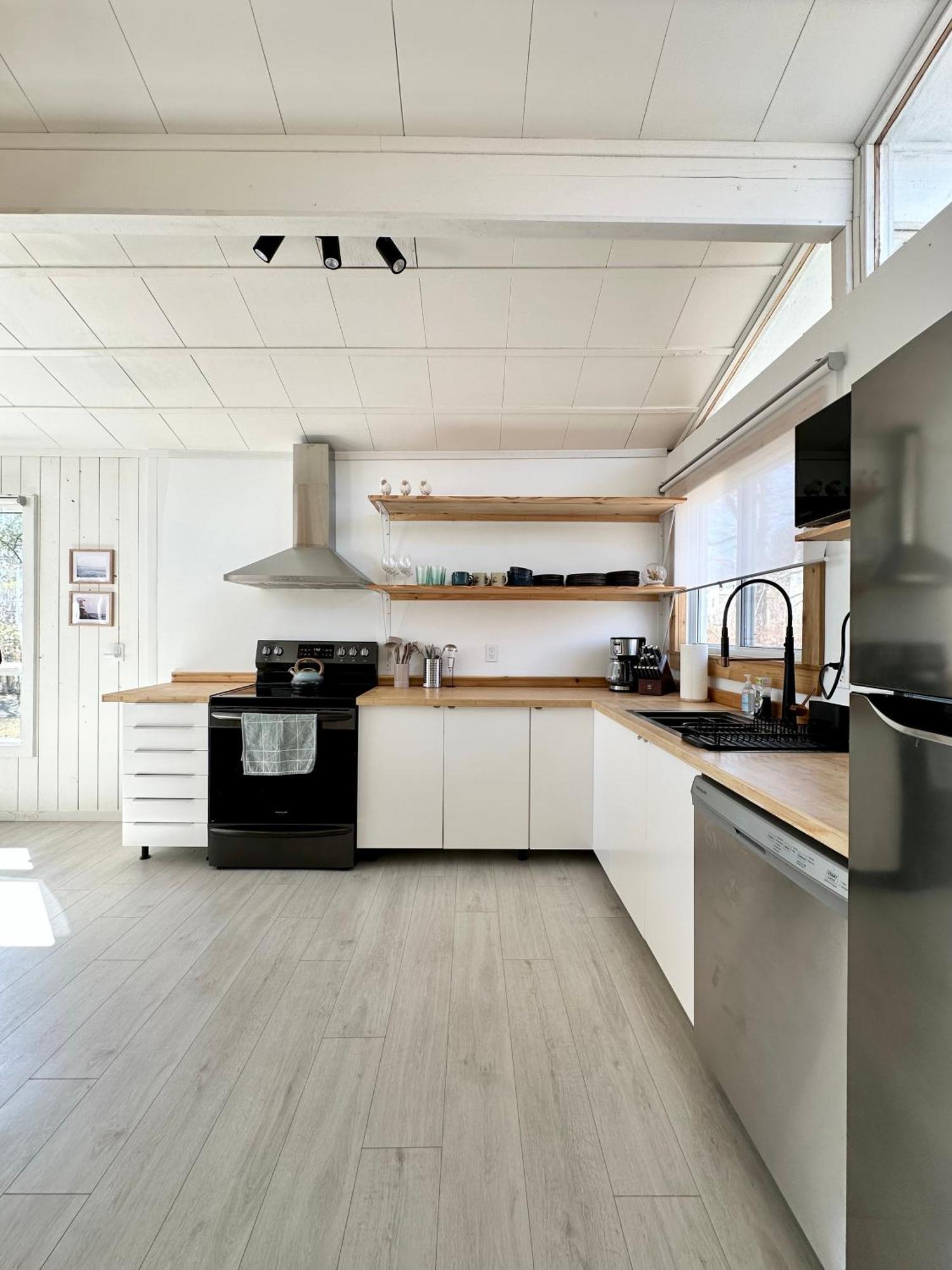 Blissful Oceanfront Cottage In Port Mouton Bagian luar foto